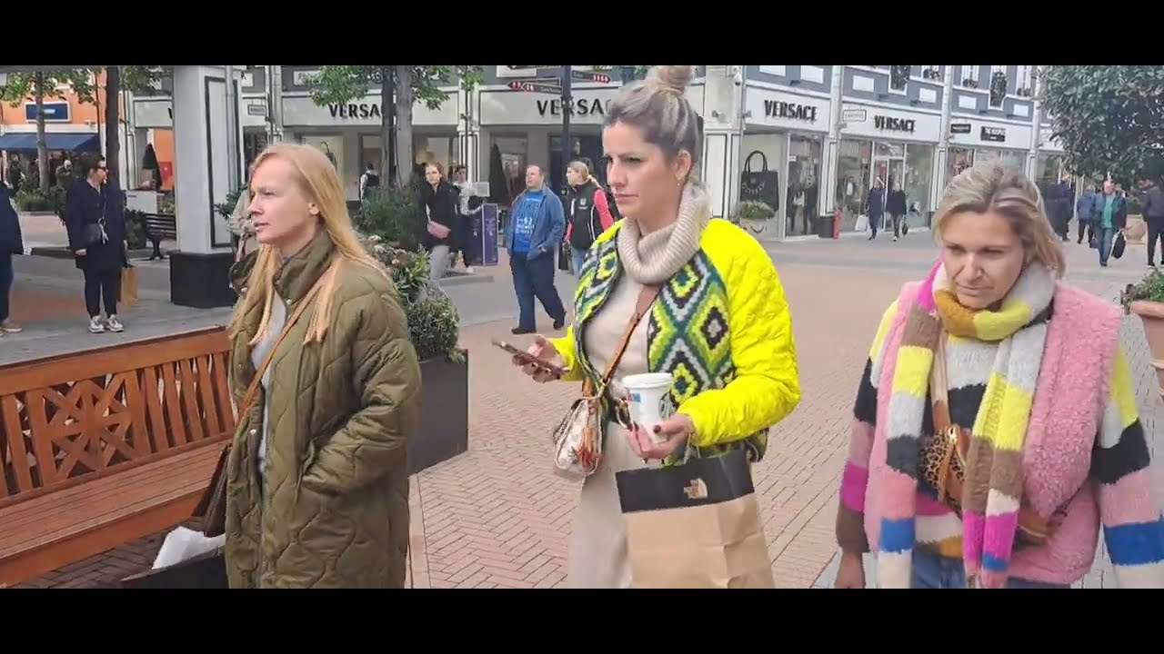 Walking-Tour ,Designer Outlet Centre in Roermond.