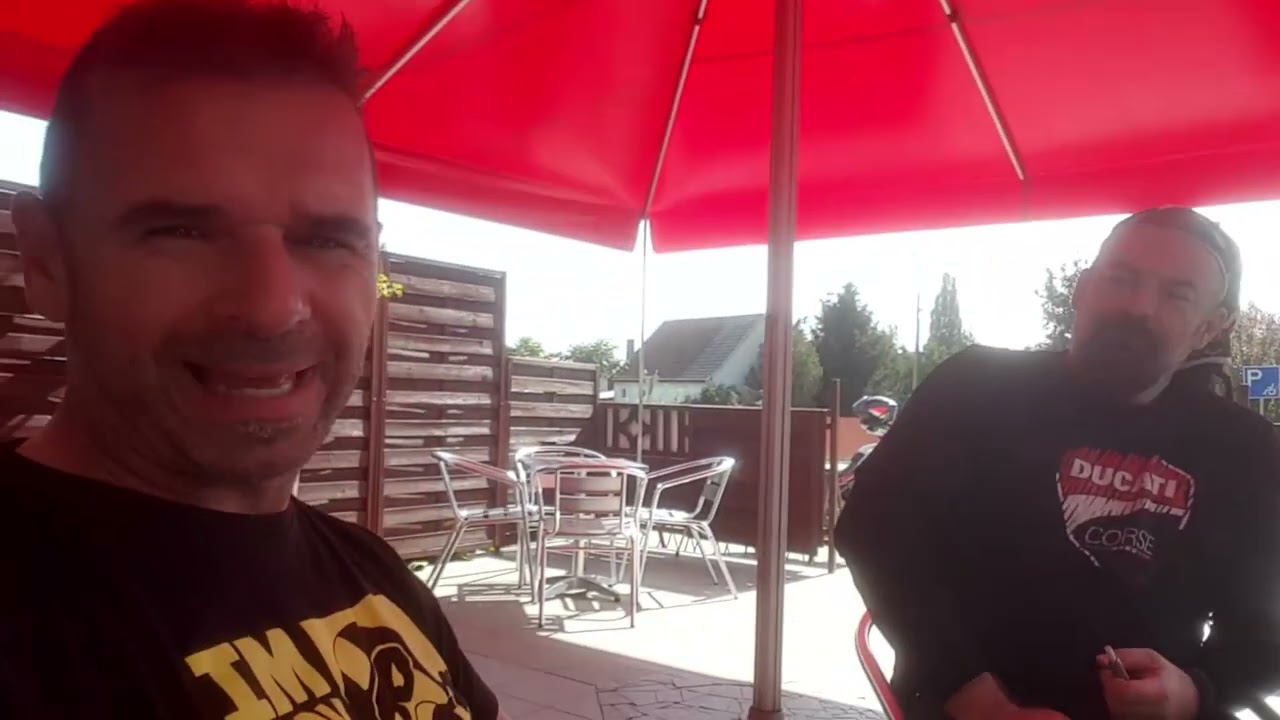 Ducati X-Diavel vs Triumph Rocket 3 - Bandáztak a hombárok - Tankcsapda gurulás