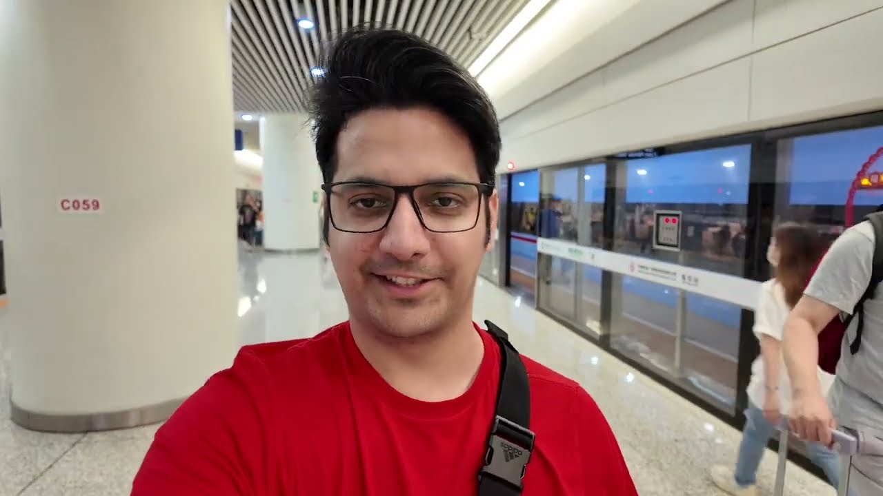 Lost at Shenzhen China Railway Station | Vlog 23 | Urdu/Hindi