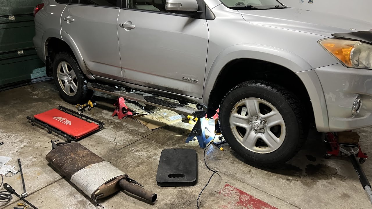 Замена глушителя Toyota RAV4 2009 года