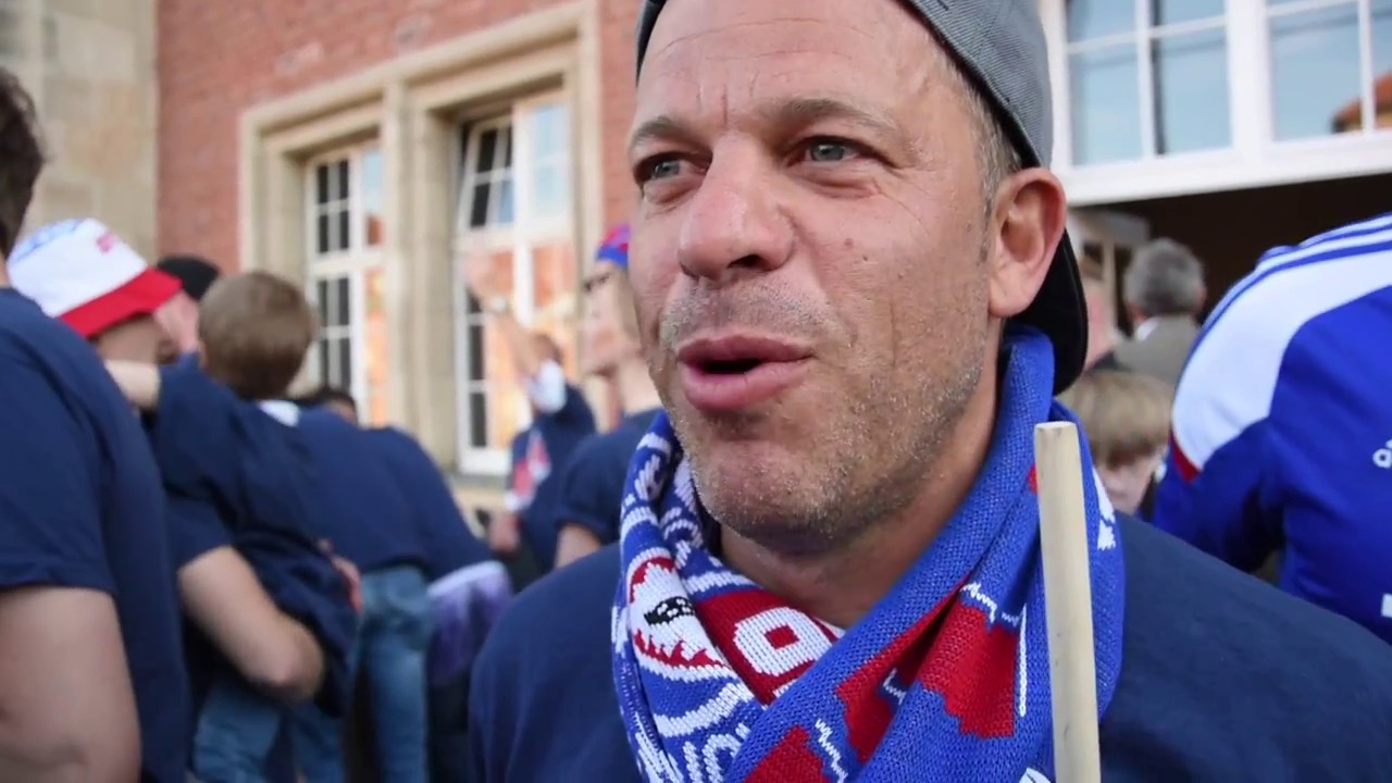 Holstein Kiel feiert den Aufstieg in Kiel