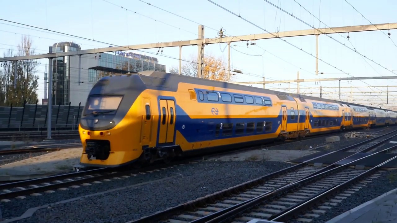 Compilatie van trein op Utrecht Centraal - 17 november 2018