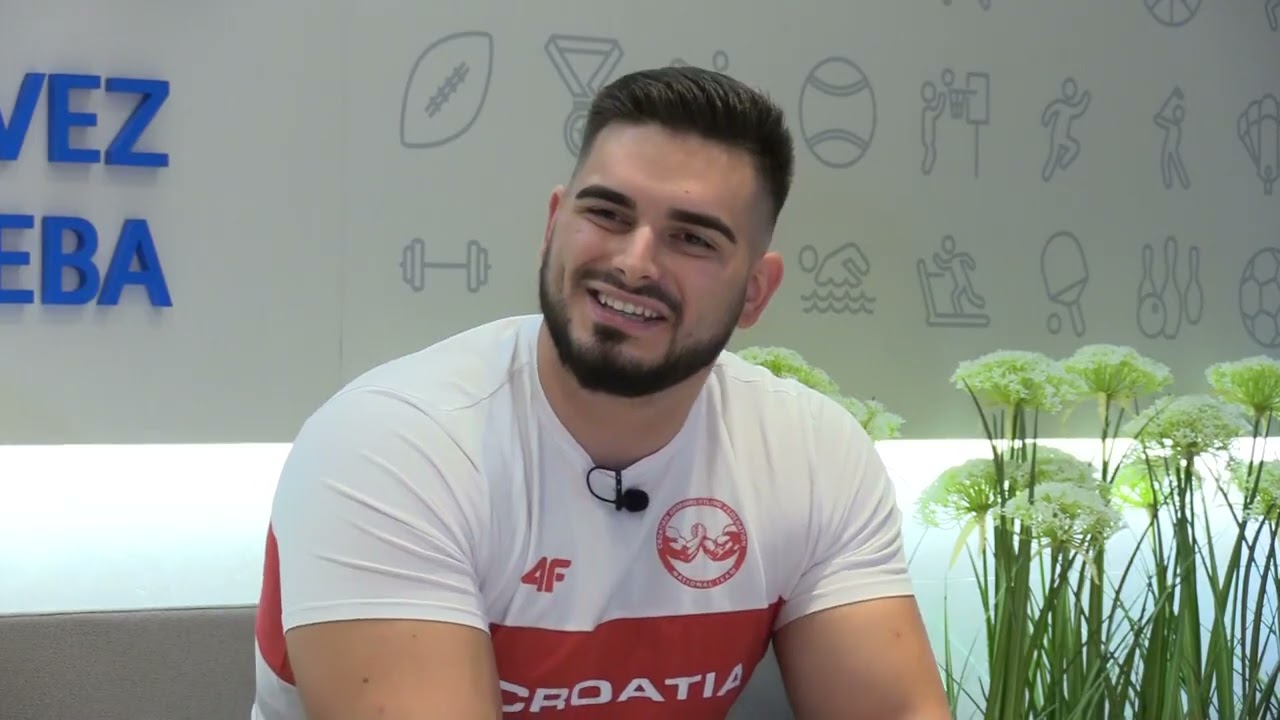 Obaranje ruku: Aleksandar Jakovac i Rino Mašić