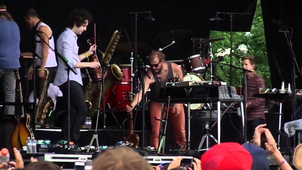 Bon Iver starts set for fans braving muddy Bonnaroo pit—Perth / Minnesota WI—Live 2012-06-10