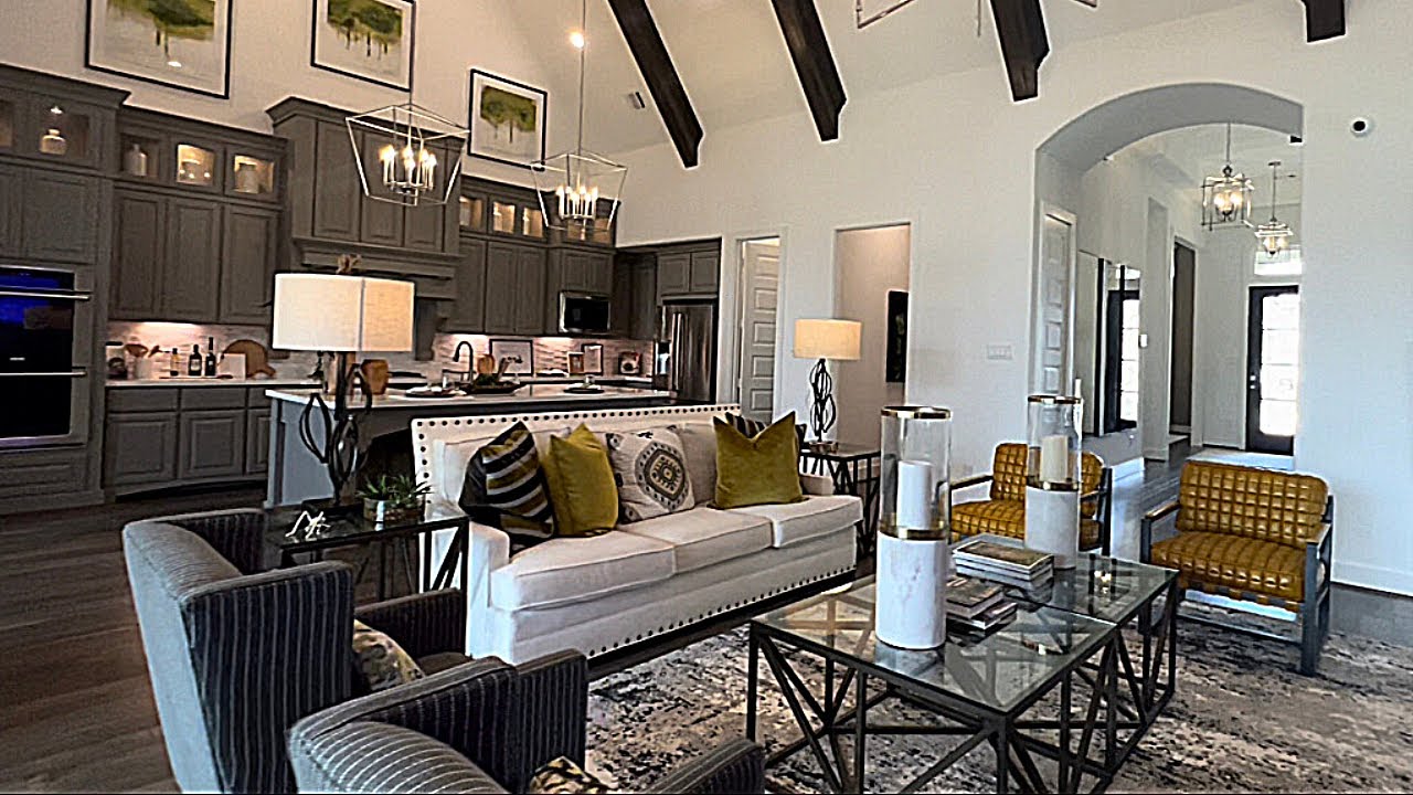 Inside This 4 Bedroom Home Tour : Homes Across America TX : Model Home Tour