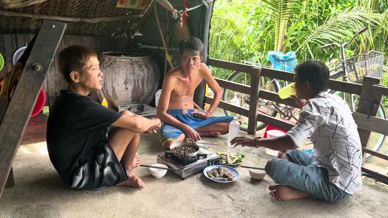 Cá Rô Muối Xã Ớt Và Ốc Bưu Vàng Xào Sa Tế.