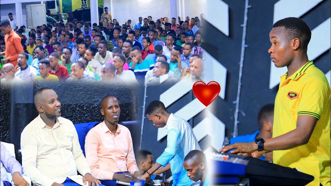 PIANIST MOSES AHUYE NA PIANIST SABUNE MUGITARAMO BWAMBERE  BACURANZE BOMBI ABAHUNGU BARIMO IMPANO