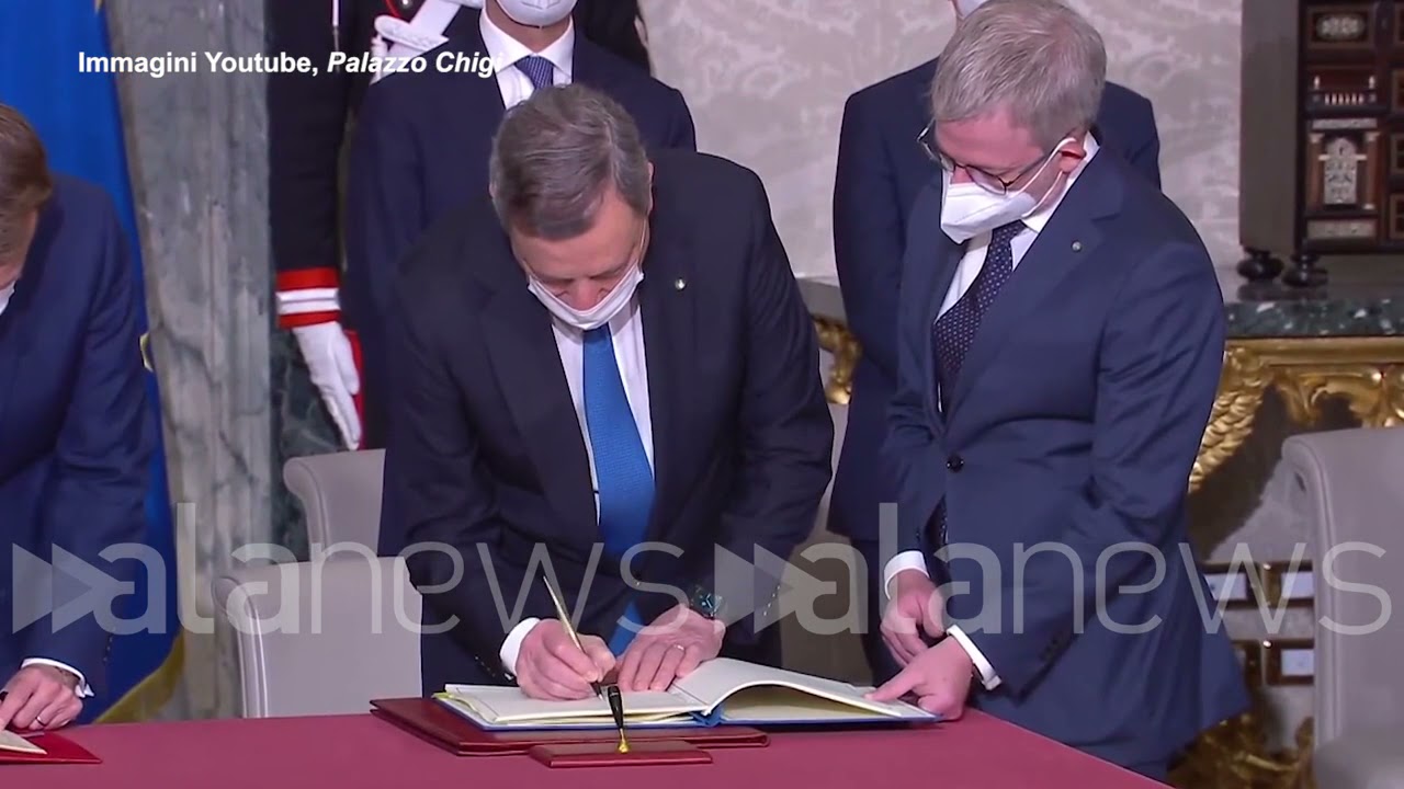 Trattato Italia-Francia, la firma di Draghi e Macron davanti a Mattarella