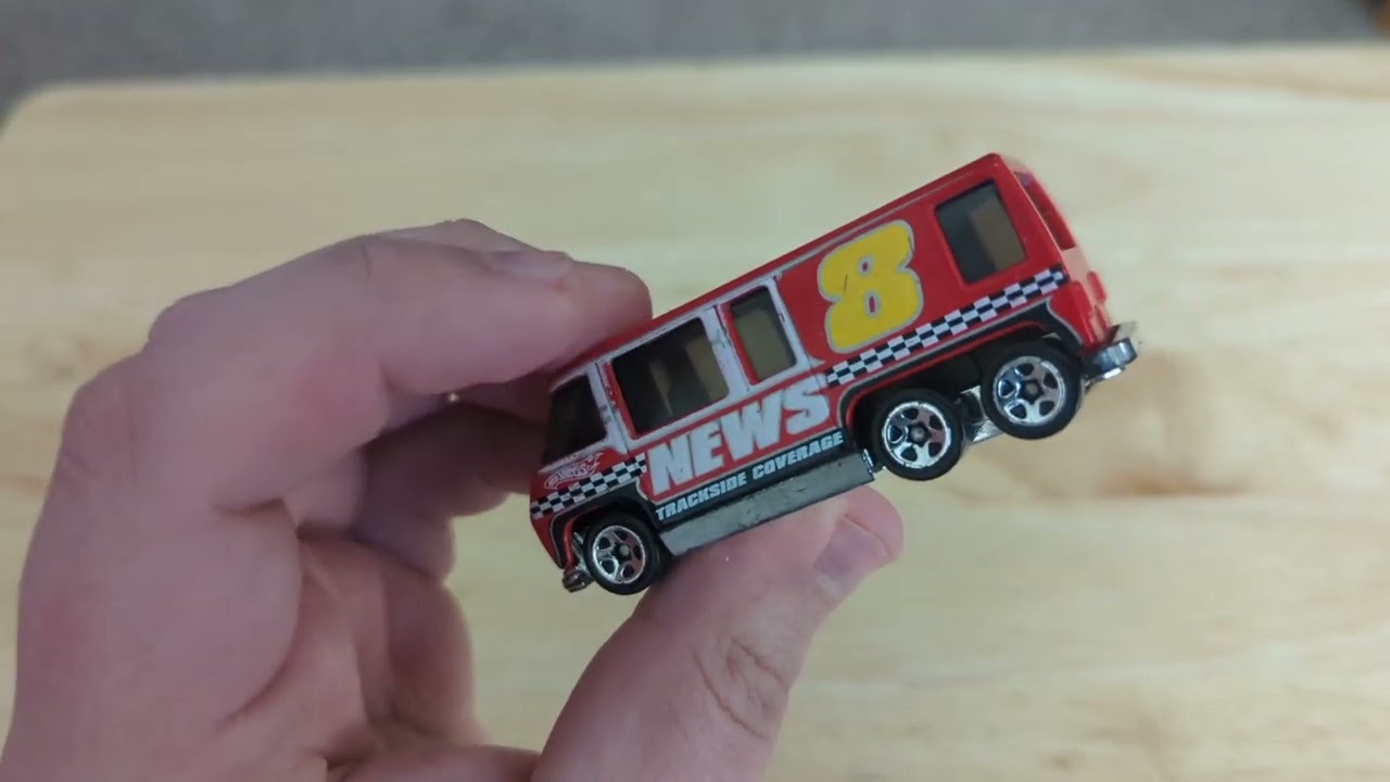 Hot Wheels GMC Channel 8 News Trackside Coverage coach diecast car episode 256