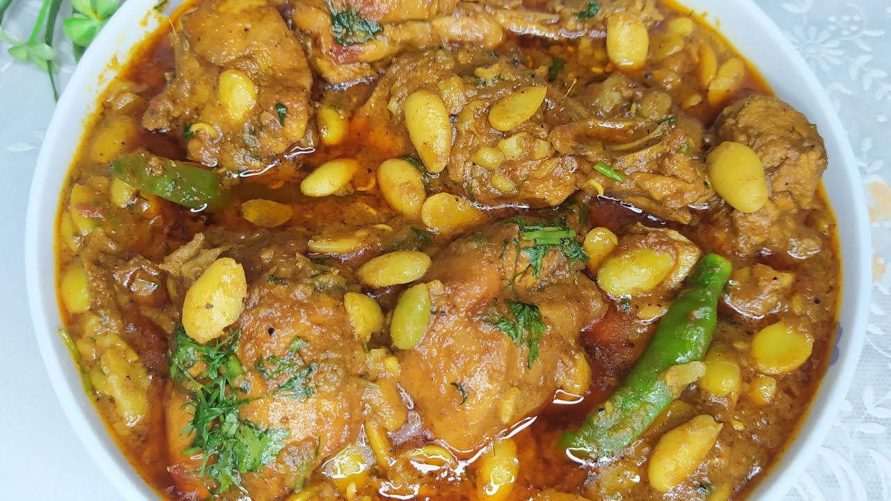 শিমের বিচি দিয়ে মুরগির মাংস রান্না | Shimer Bichi With Chicken Curry | Recipe | Momo's Kitchen