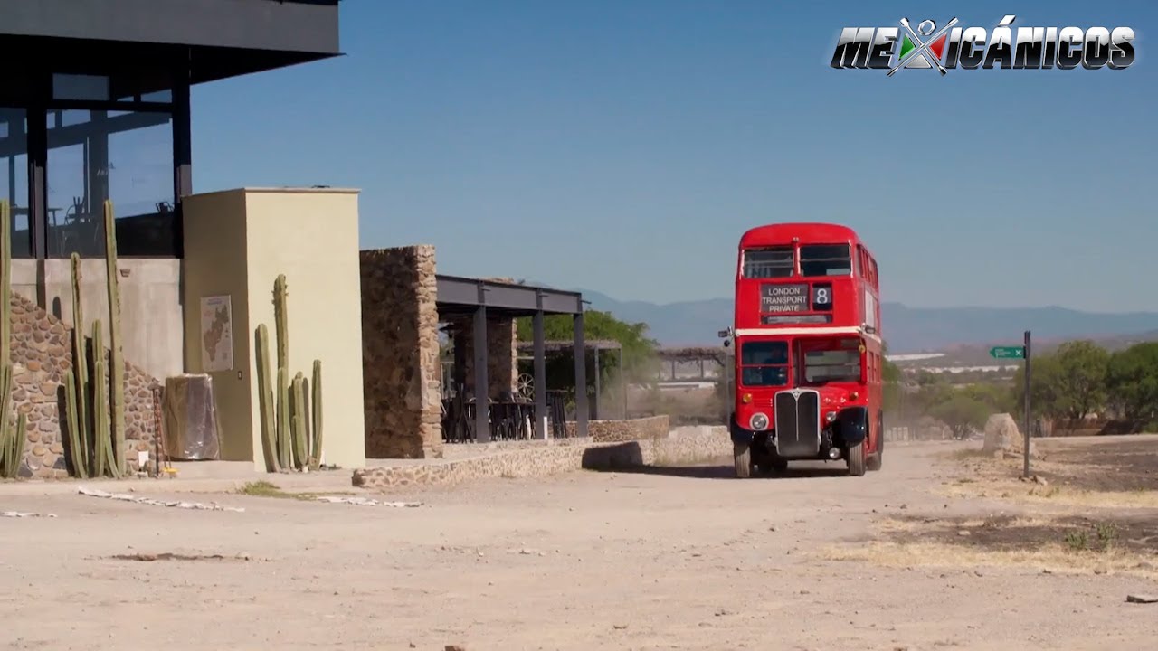 Entrega del Bus de doble piso restaurado | Mexic&aacute;nicos