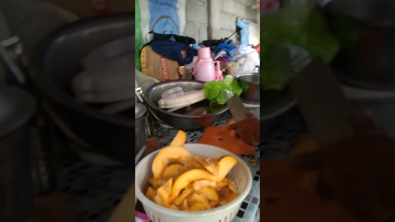 Speceyal magitkong yung manok sa quwarto