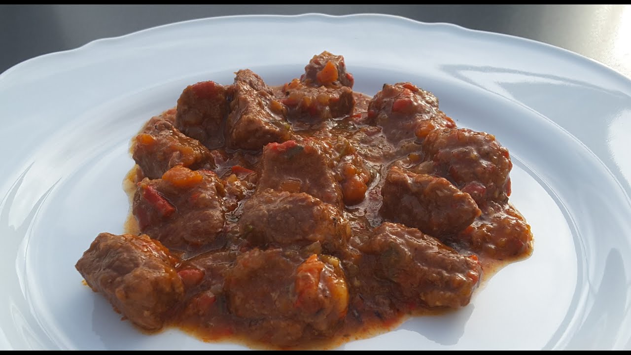 Турецкая кавурма &ndash; гуляш из говядины со свежим перцем