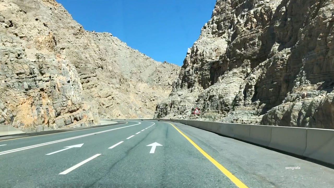 Road from Ras Al Khaimah city to Jebel Jais