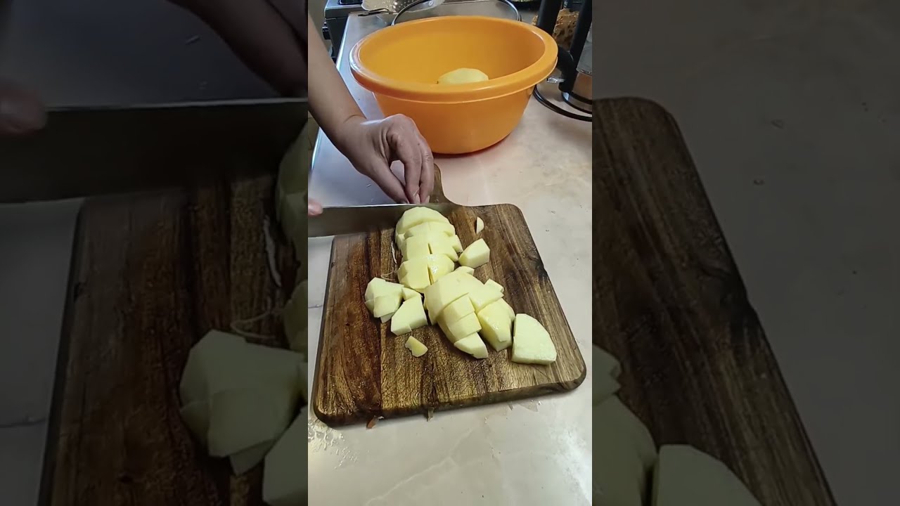 Ciorbă Cu Carne Afumată Și Tarhon