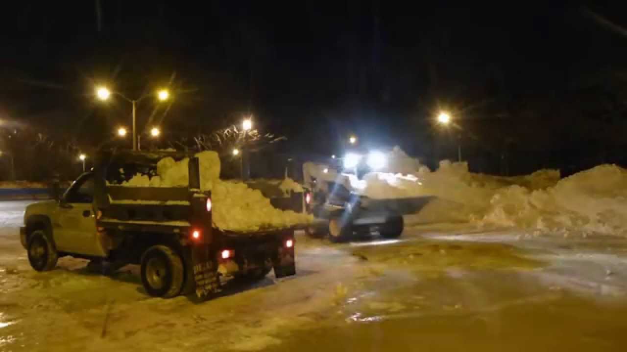 Bobcat S650 Loading Trucks With Snow