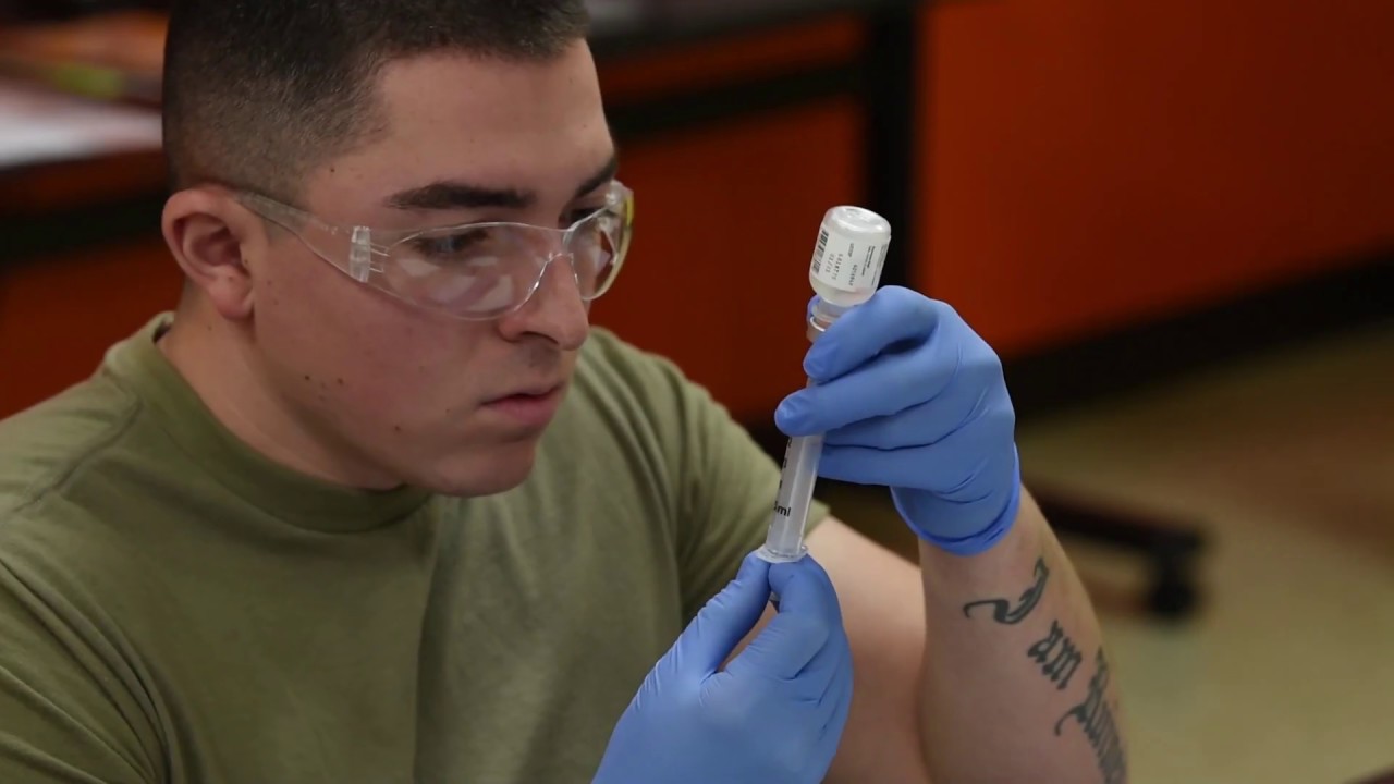 WHAT IS LIKE TO BE AN ARMY MEDIC AT THE SCHOOL