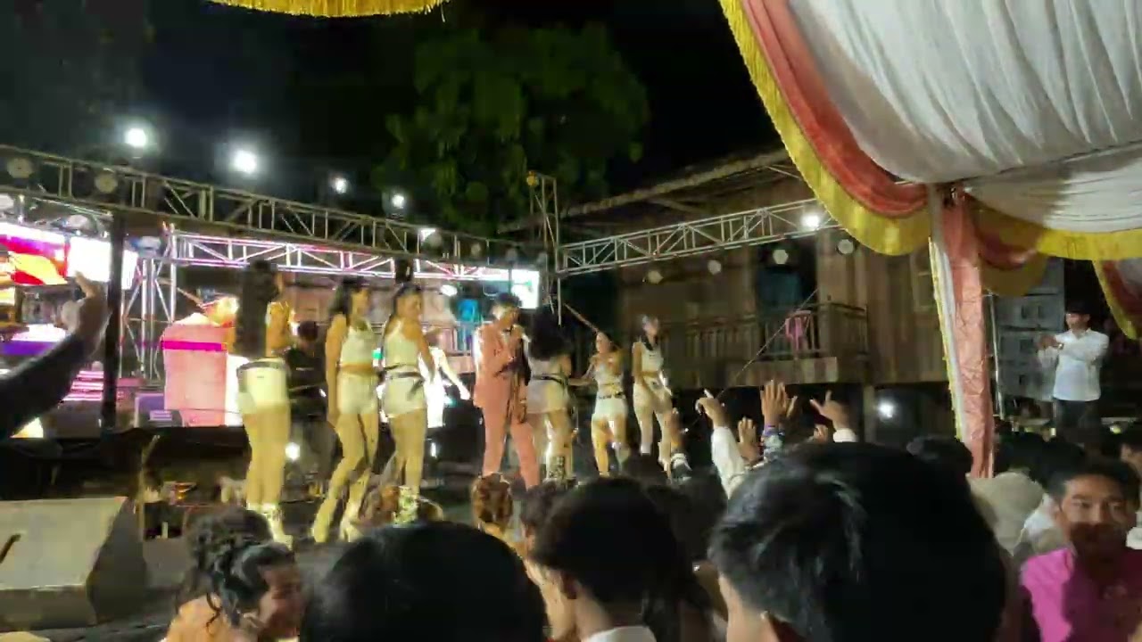 - បទ នាក់ស្រែក៏មានដល្លារ  -បកស្រាយឡើងវិញដោយ: So Kun     -remix ចុងម៉ោង តែអូនៗនៅរាំលះធម្មតា  