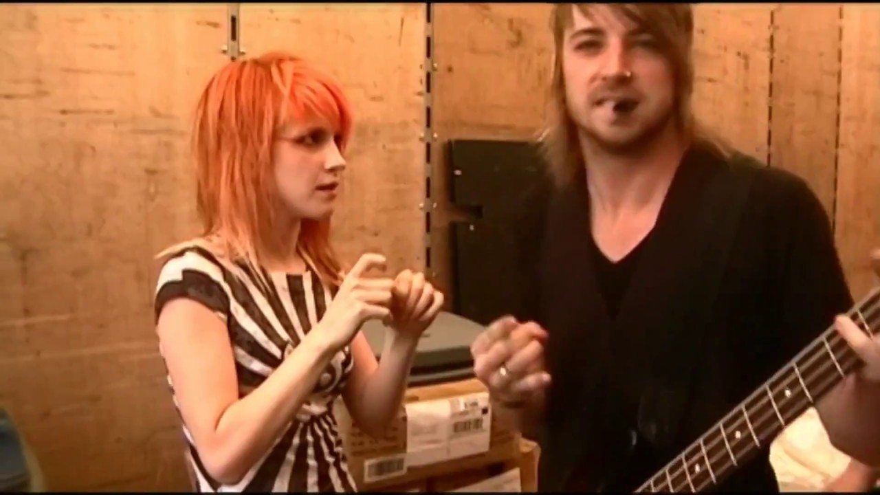 PARAMORE - NO HOME BUT THE ROAD
