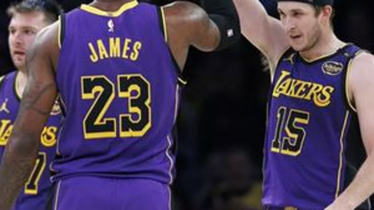 NBA戏精大赏 | 只要有里皇就能无限猖狂？老詹运球把詹黑詹密都整笑了？#湖人 #詹姆斯 #里夫斯 #送ta上精选