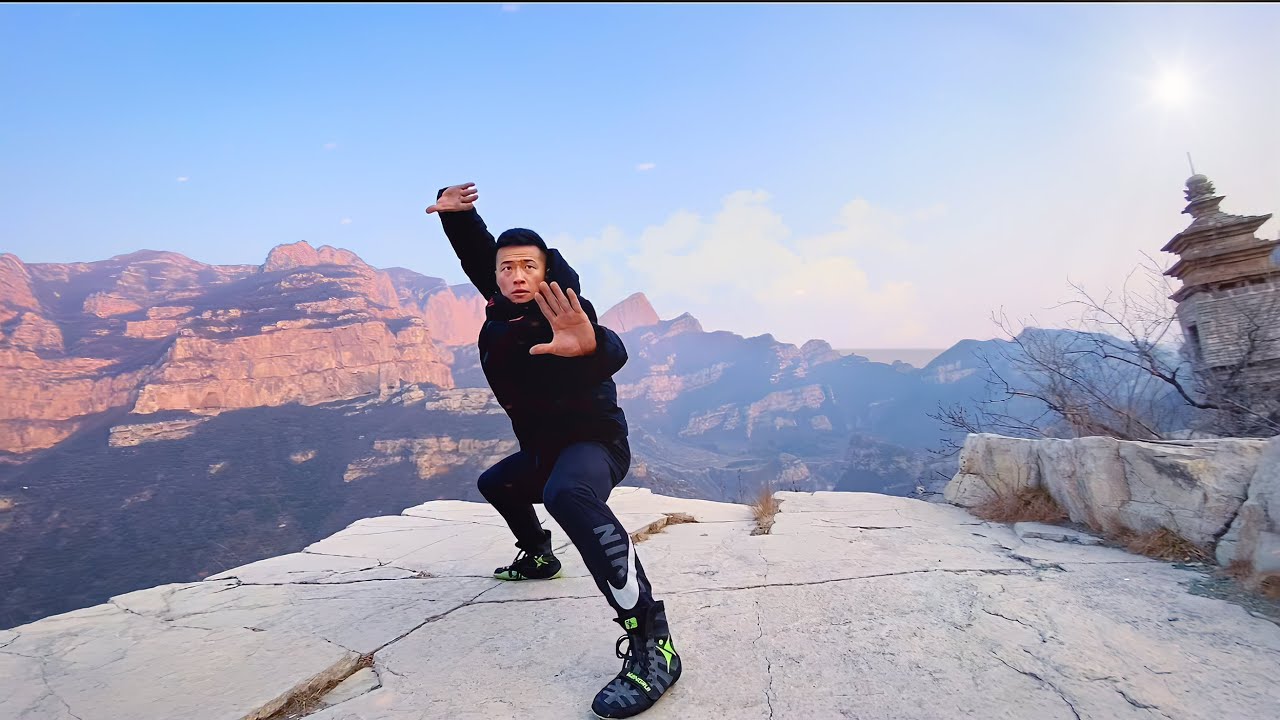 Amazing bajiquan from Guo Zeru