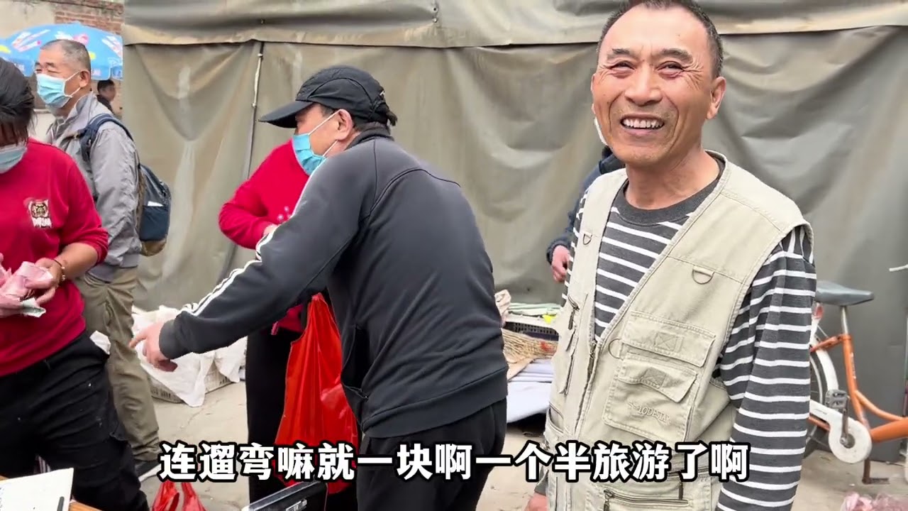 农村土猪肉生意真火爆，北京大爷大妈几十公里排队买，快来看看 #放心肉 #正宗土猪肉 #卖猪肉