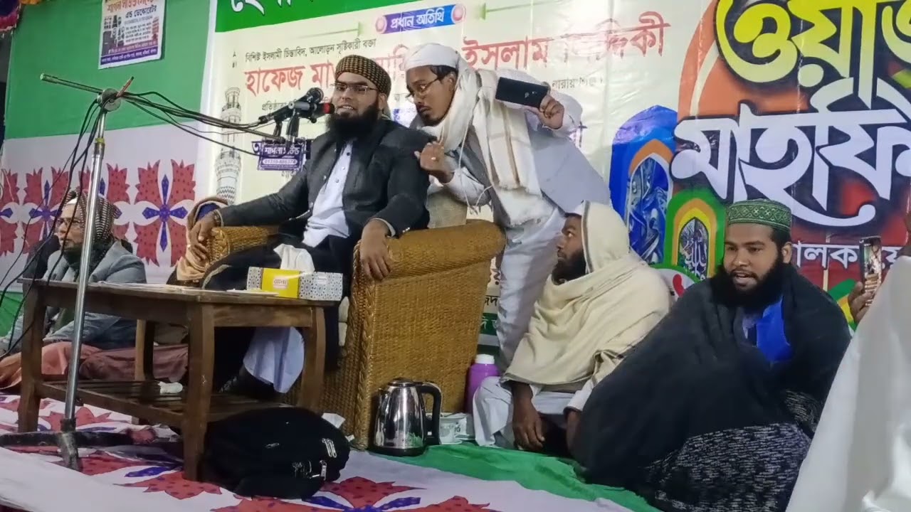 মোবাইল নিয়ে কত সুন্দর গজল গাইলেন হুজুর