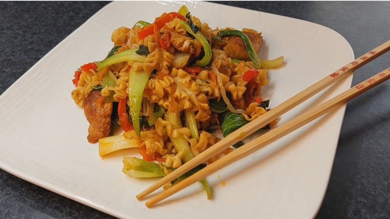 Паста Вок с курицей и овощами по-китайски/ Chicken noodle wok 