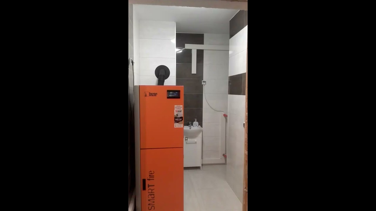 HKS Lazar - Kompaktowy piec na pelet Smart Fire 11 - zasobnik z g&oacute;ry