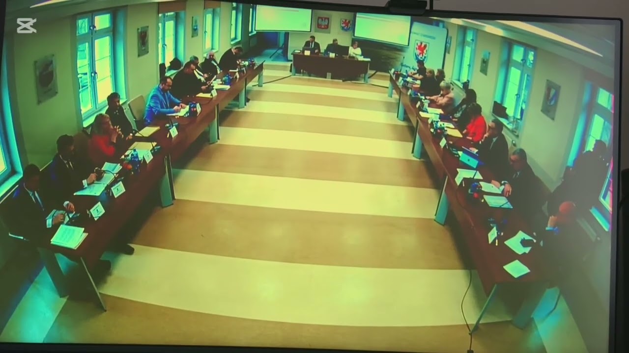 Mieszkańcy Krakowa w gm. Chociwel domagają się remontu drogi. 