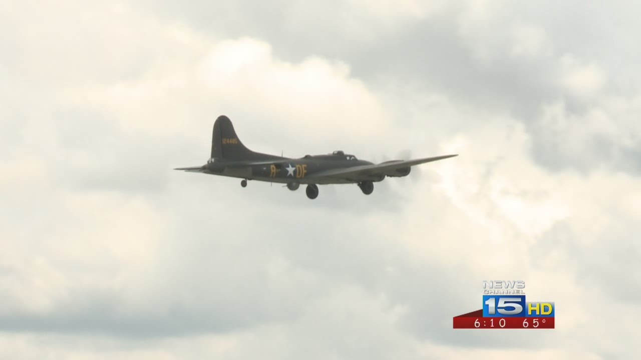 Historic bomber arrives in Fort Wayne for weekend flights