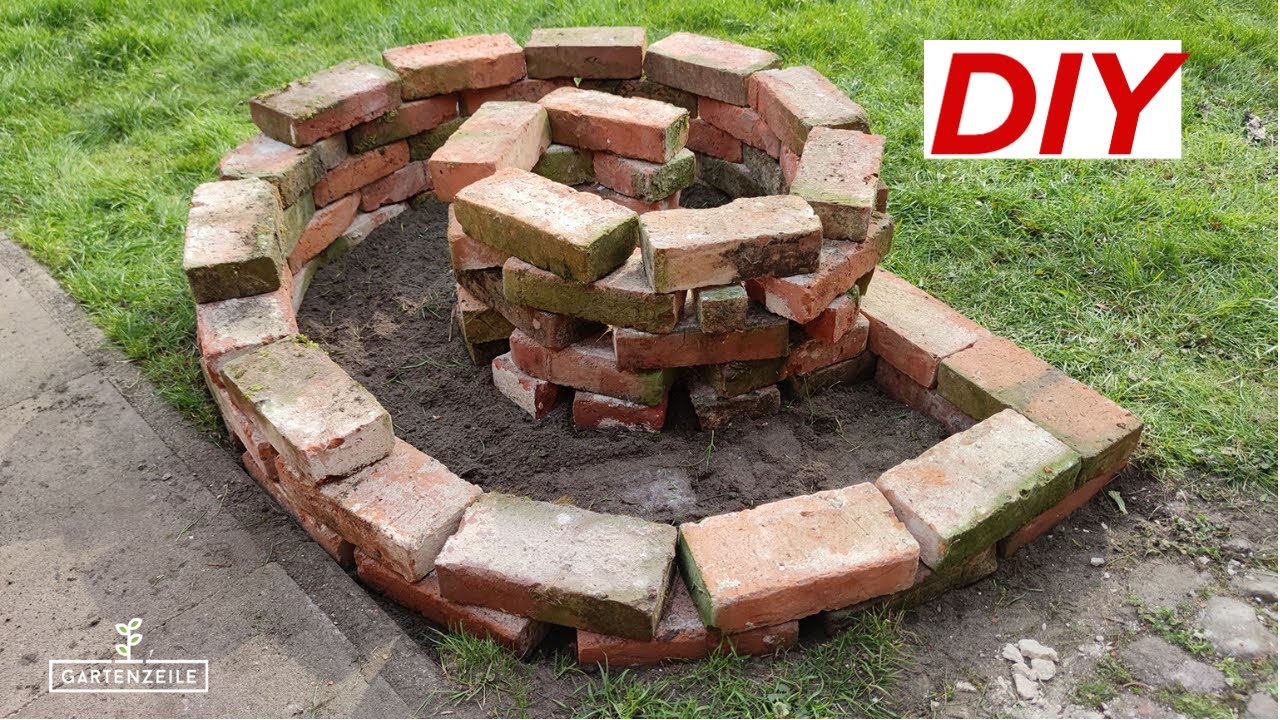 DIY Kräuterspirale aus Klinkersteinen für deinen Garten! Bauanleitung & Tipps zur Bepflanzung!