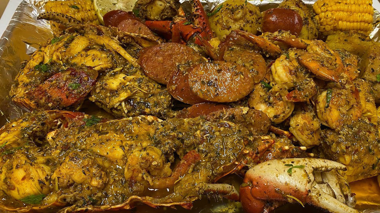 Простой рецепт приготовления морепродуктов. Омары, креветки, крабы. Чеснок, сливочный соус.