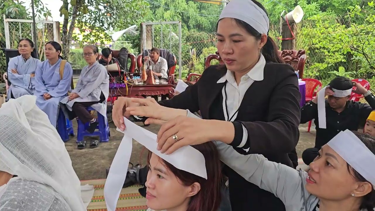 Đám tang cụ Bà Lê Thị Hận   part 1