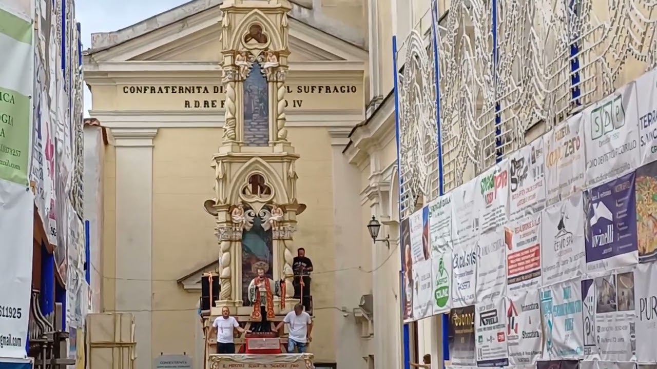 Recale 2024 - Uscita del Giglio dal piazzale antistante la Chiesa.