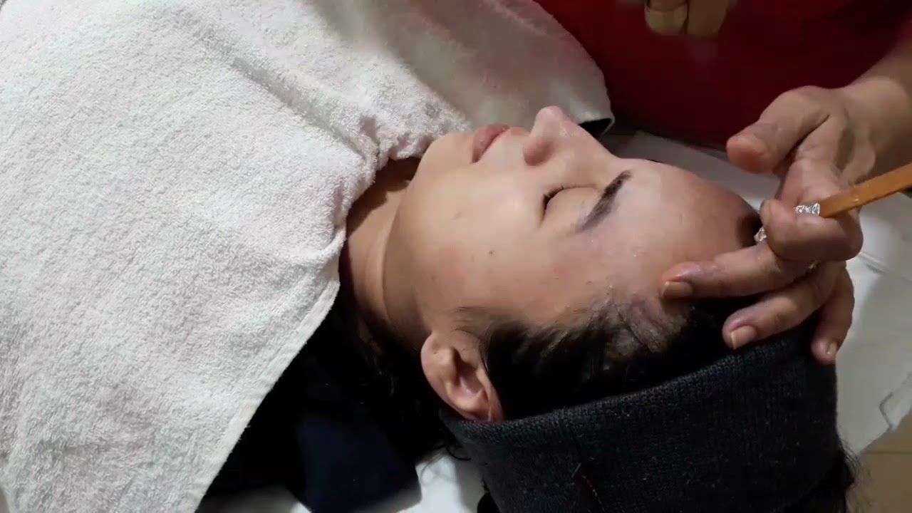 إزالة الشعر من الوجه بطريقة احترافية وجد مبسطة بالشمع(épilation la cire )