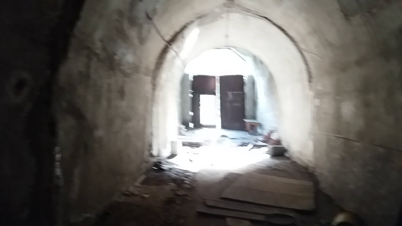 Тоннель в горе. Алматы, Медеу.