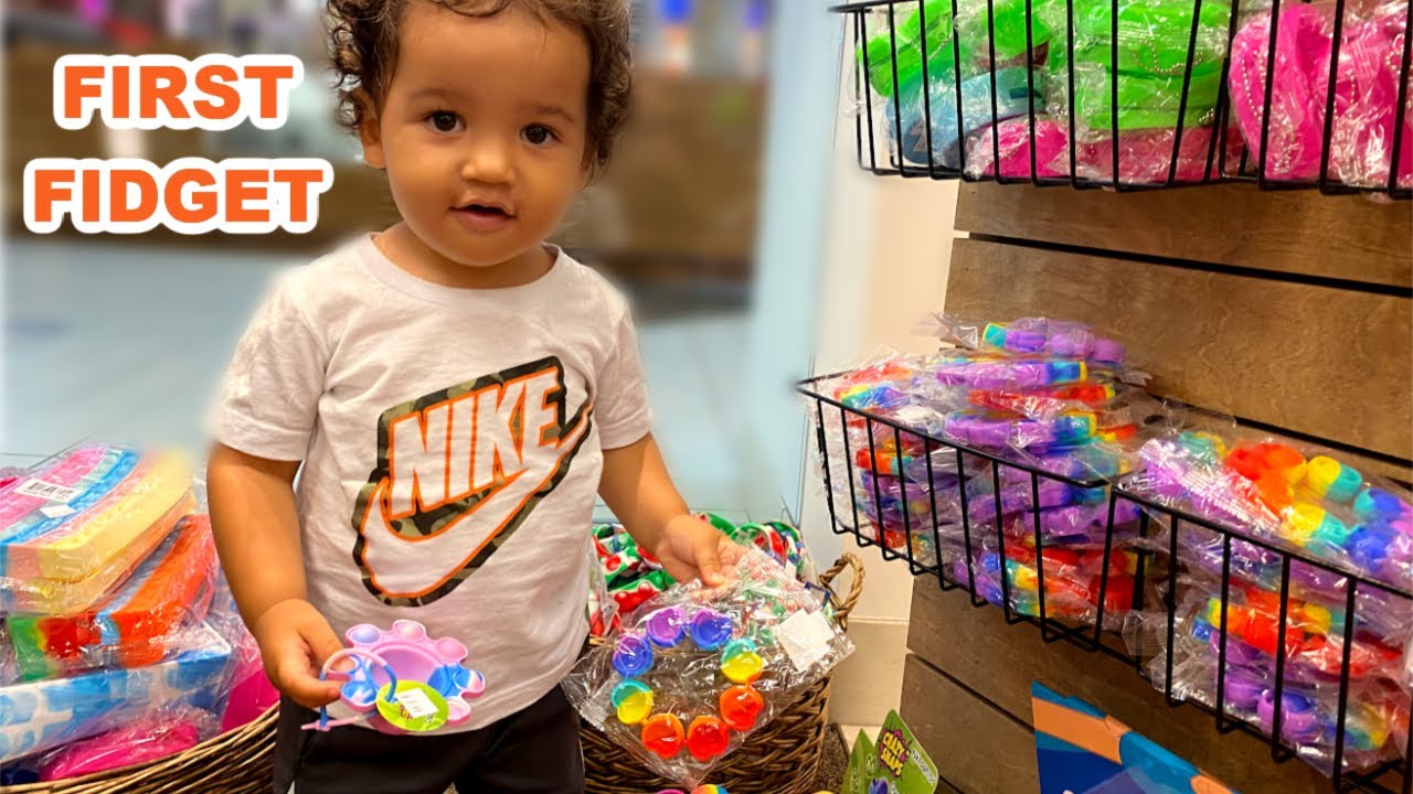 TODDLERS FIRST FIDGET & SQUISHMALLOW SHOPPING TRIP