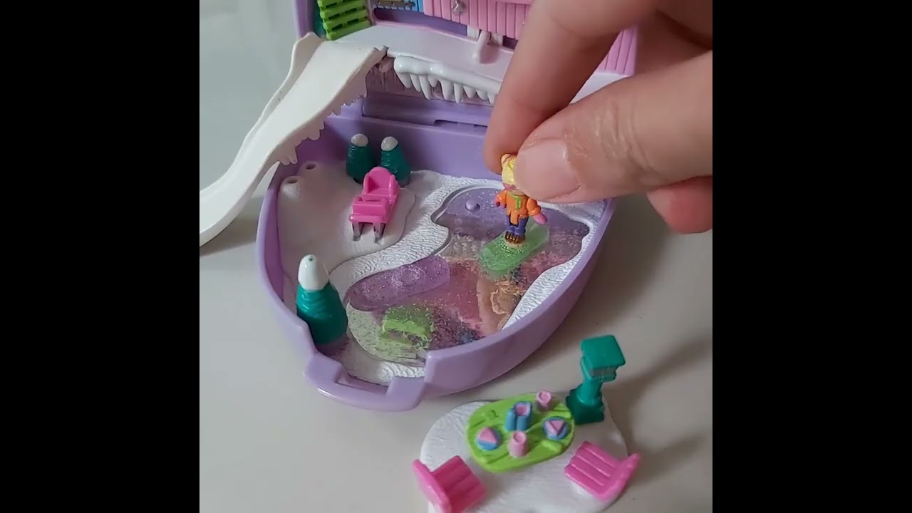 Polly Pocket Snow Mountain 1996