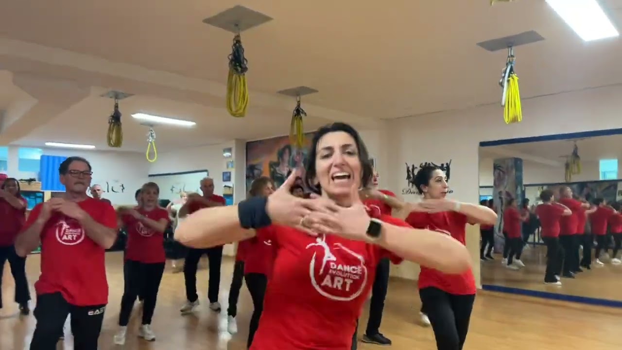 “Tu con chi fai l’amore” The Kolors Ballo di gruppo 2025 M. Luisana Muschitiello