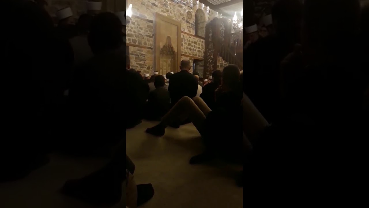 شاب من البوسنة والهرسك يتلو ايات من القرآن بصوت ملائكي وبمخارج حروف صحيحة وندية