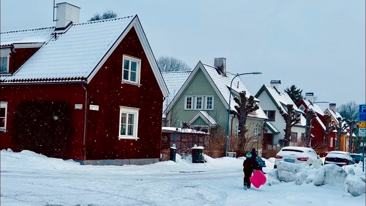 Stockholm Suburb Snow Walk: Sandsborg cemetery, Enskededalen and Hag town (Kärringstan).