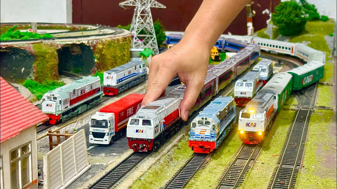 kereta api KAI gerbong panjang KA Parcel,Penumpang & Ketel menikung disalip CC201 SS New Generation