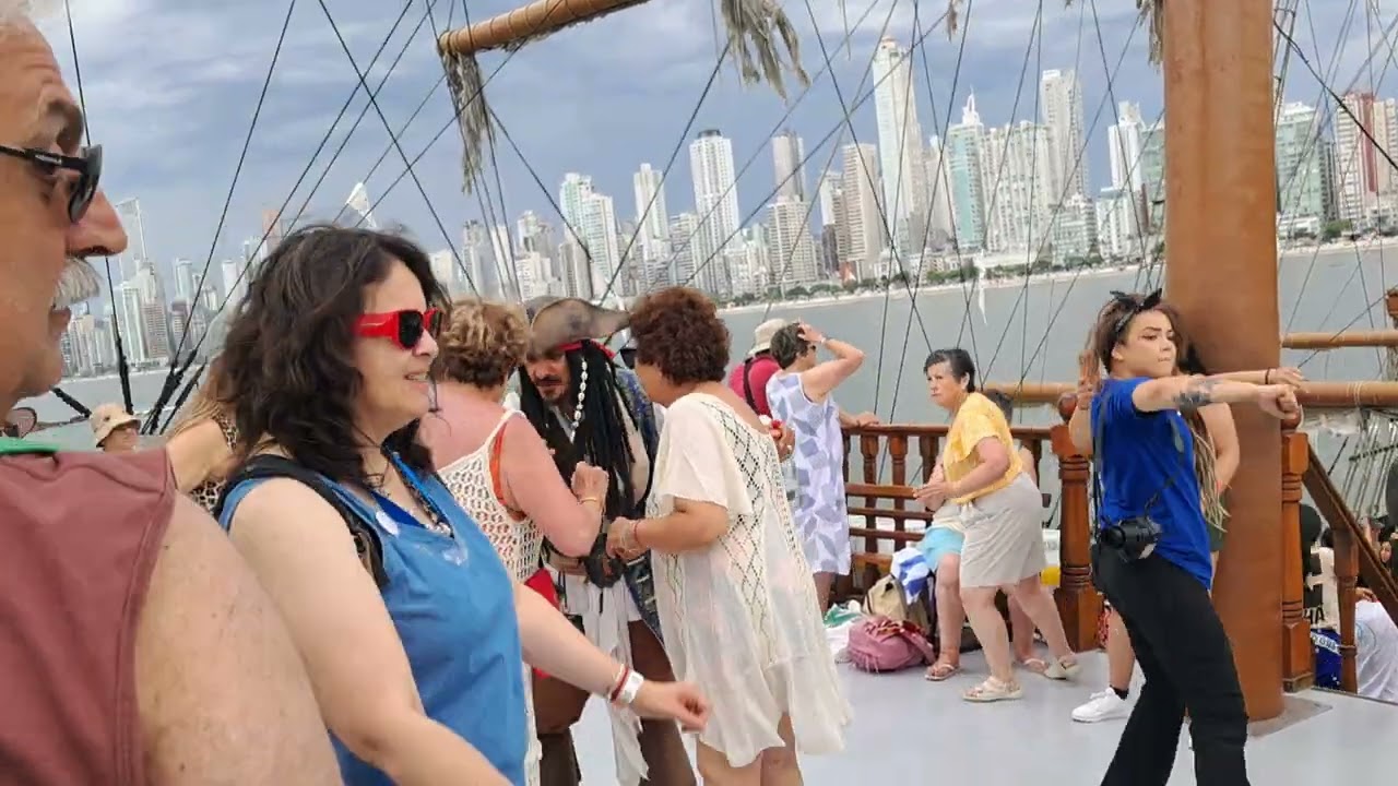 Balneário de Camboriu Passeio de barco Pirata