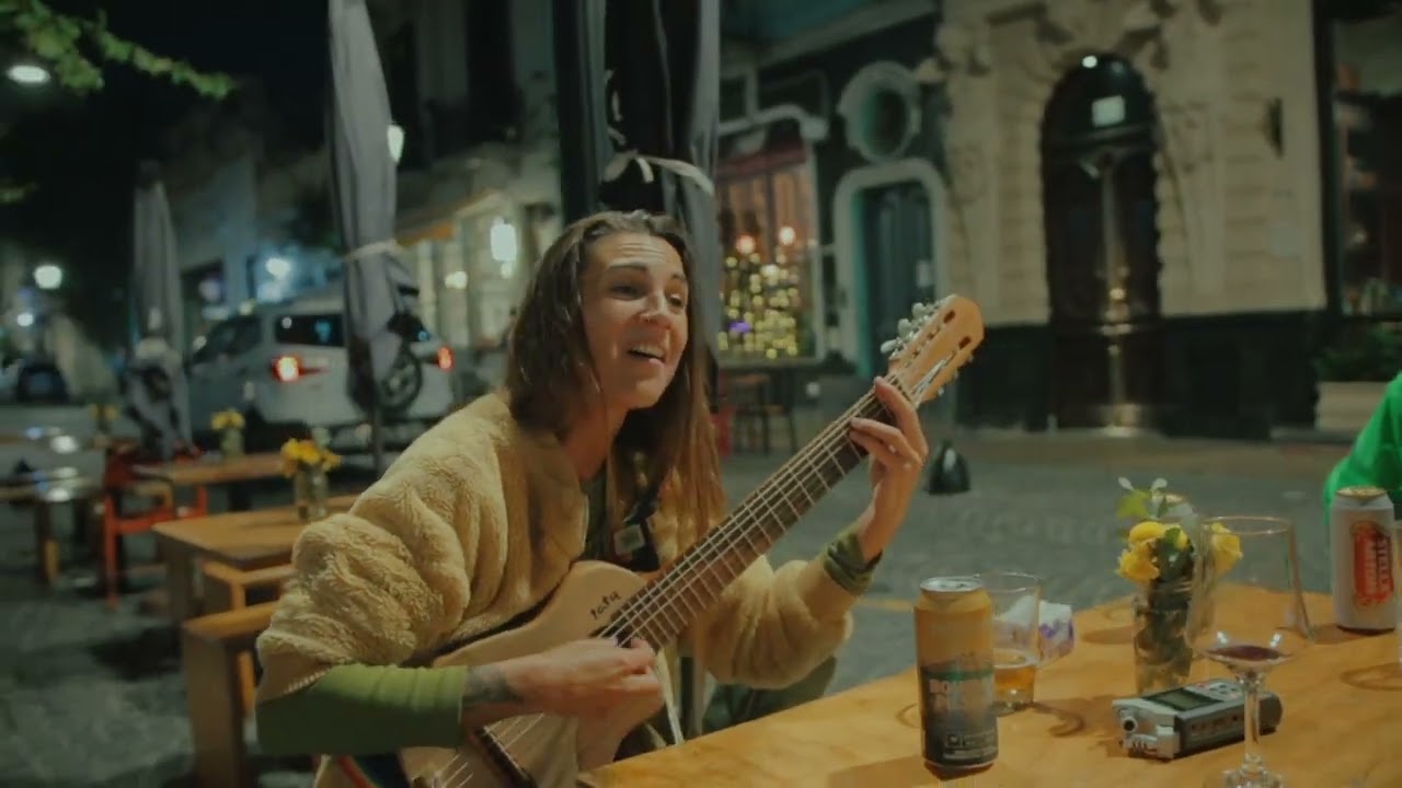 La Mare en San Telmo con guitarra Tatú