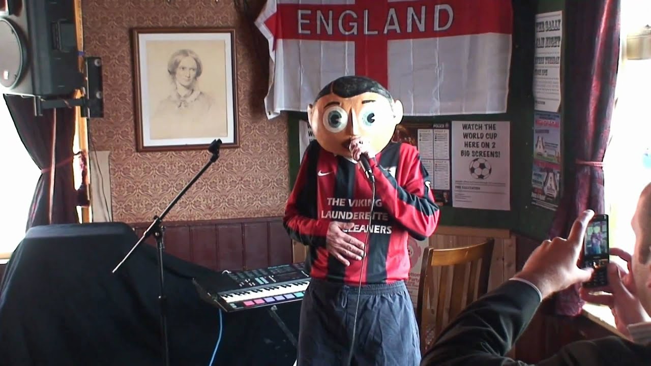 Frank Sidebottom sings 'Three Shirts On My Line' at The Salutation Pub