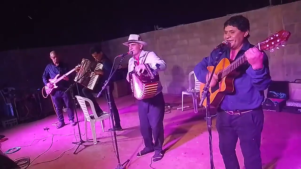 Sergio Ibáñez y su conjunto chamameceros en la casa del promesero 
