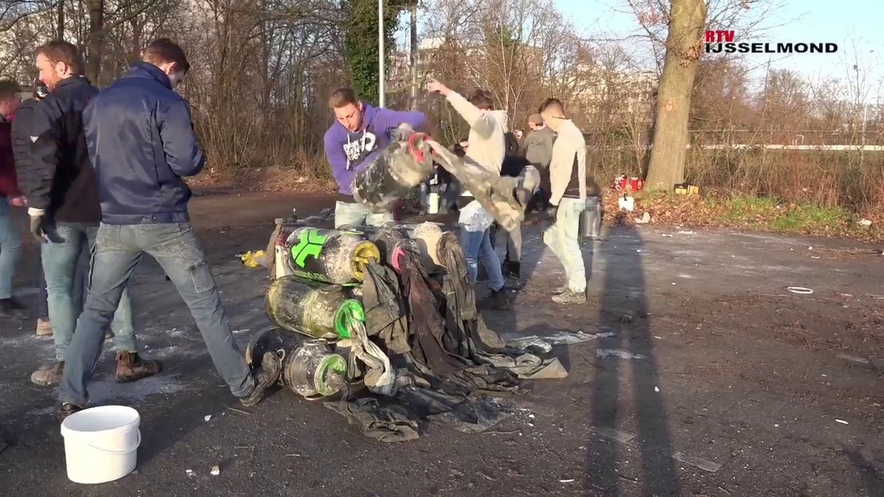 Melkbus schieten bij VV Kampen. Oud en nieuw 2019-2020