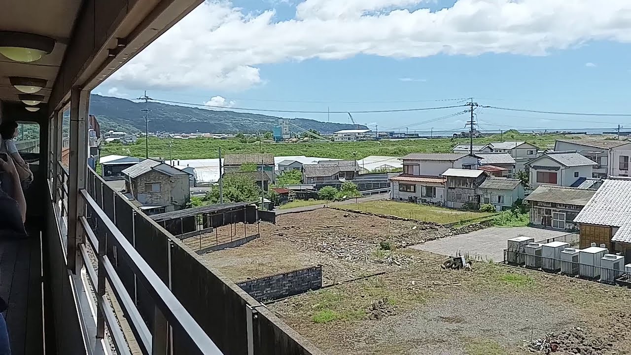 《UniJR 65》[2025-07-22] Retour par un train avec un couloir à l'air libre. (Kochi - Awa-Kainan)