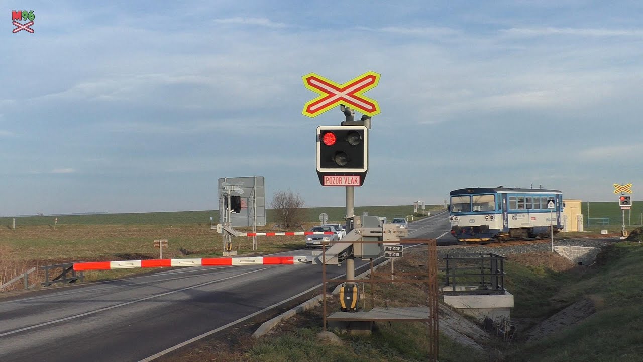 Železniční přejezdy Vrdy-Koudelov #1 + #2 [P3737 + P3738] - 1.1.2025 / Czech railroad crossings